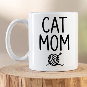 Funny Cat Mom ceramic coffee mug with minimalist black typography and yarn ball illustration